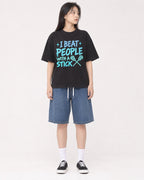 Mockup Boxy Heavyweight Tee Black female full-body 01