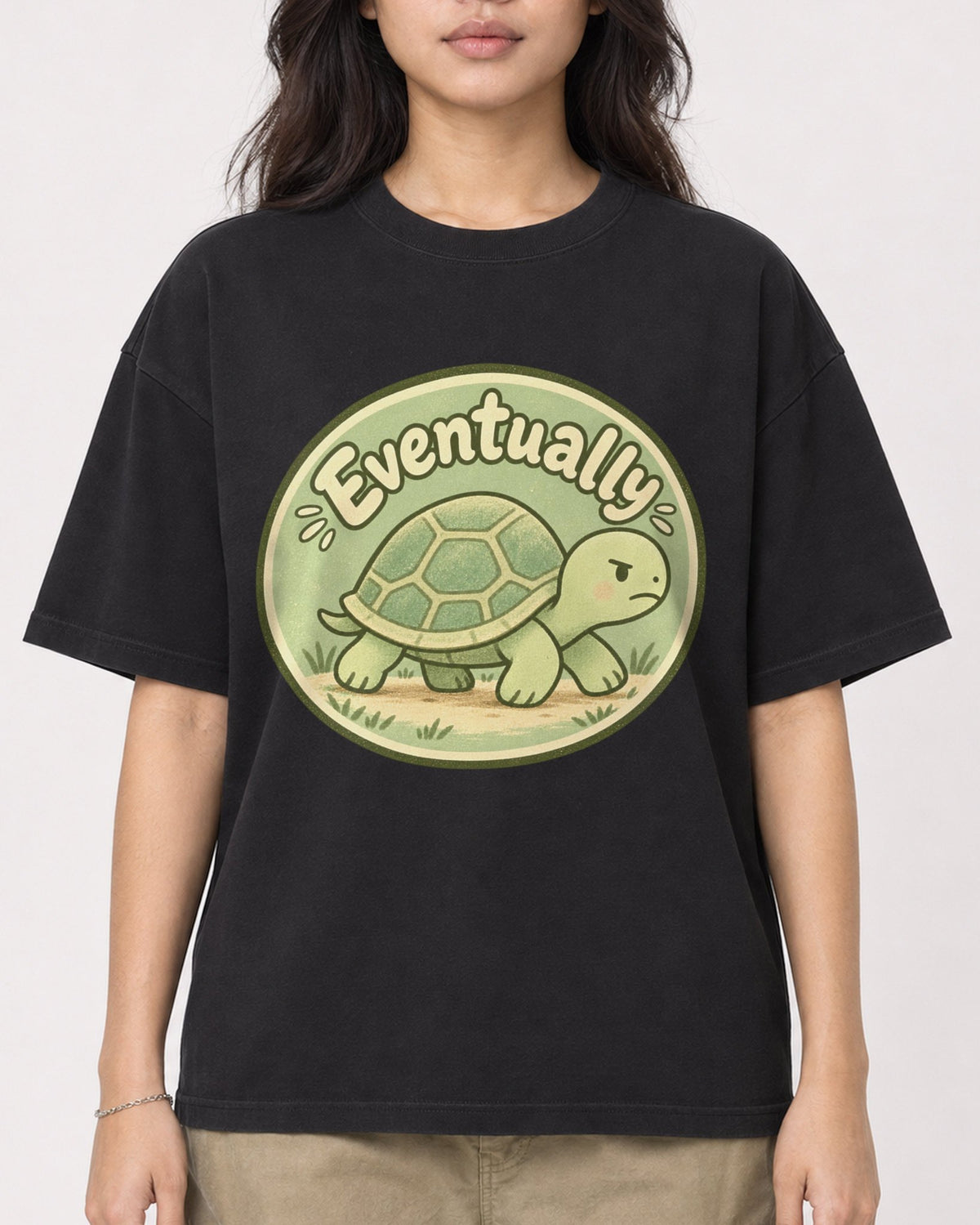 Mockup Boxy Heavyweight Tee Black female close-up 02