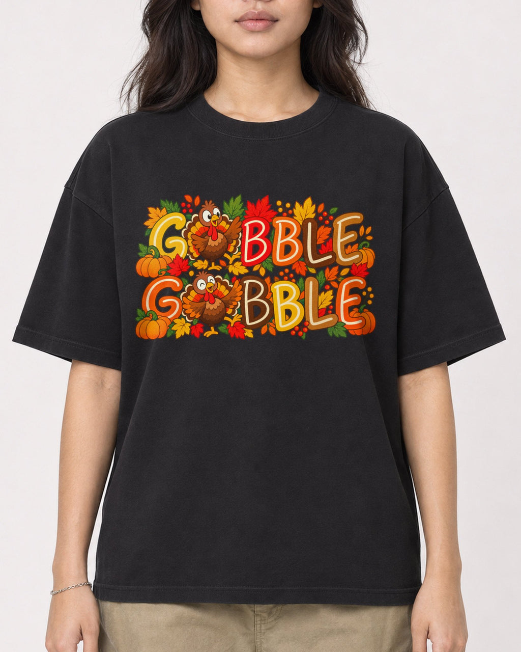 Mockup Boxy Heavyweight Tee Black female close-up 02
