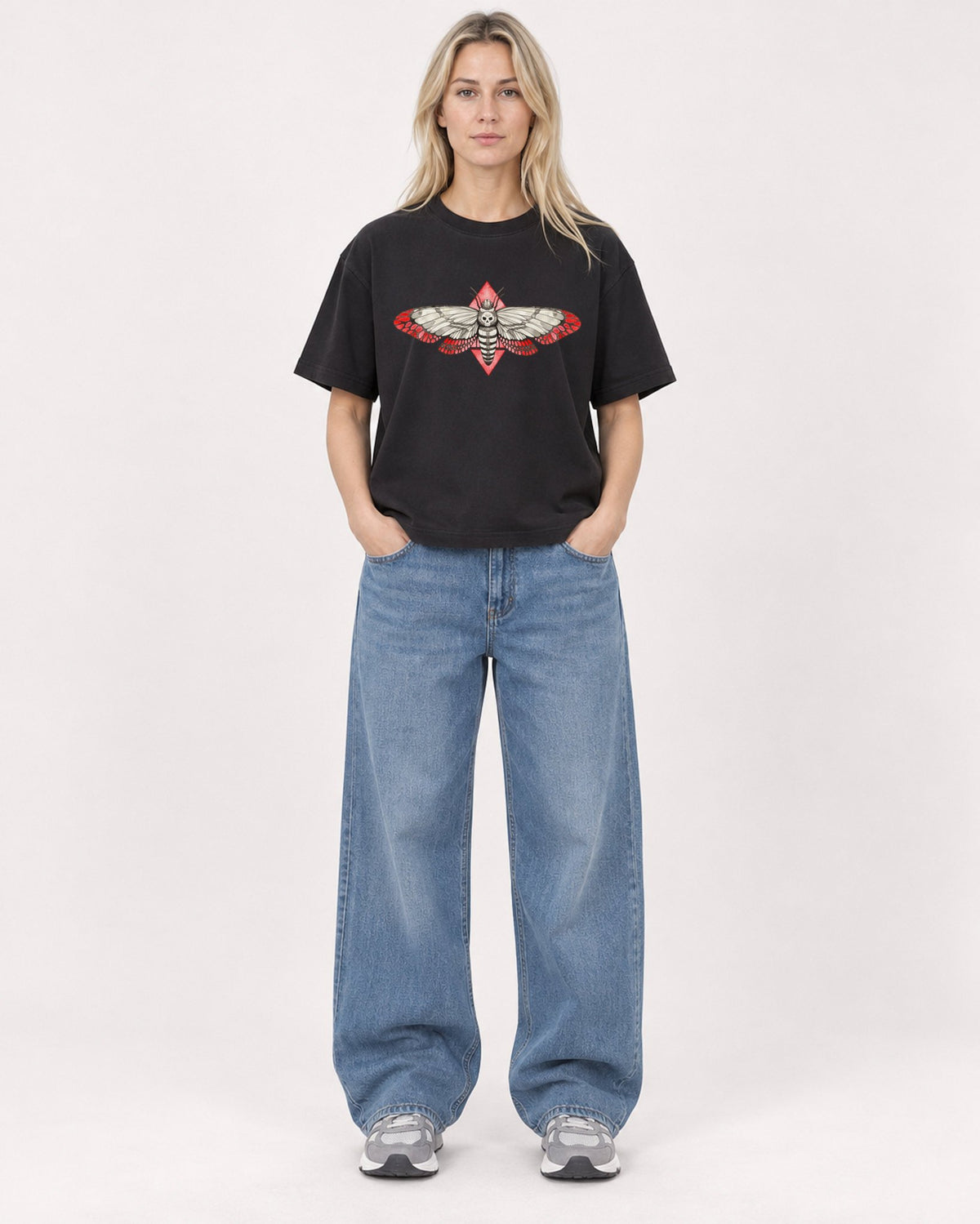 Mockup Boxy Heavyweight Tee Black female full-body 08