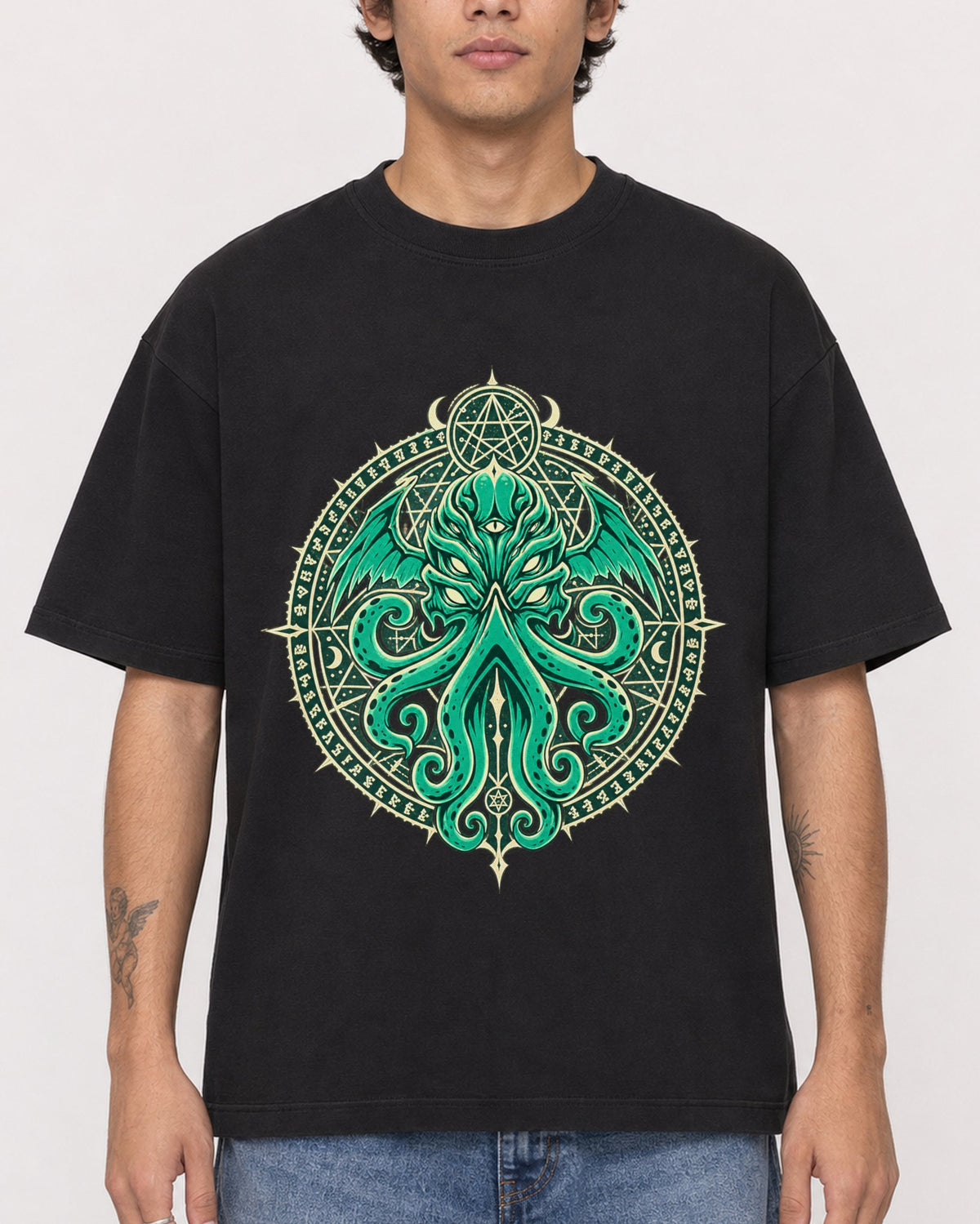 Mockup Boxy Heavyweight Tee Black male close-up 06