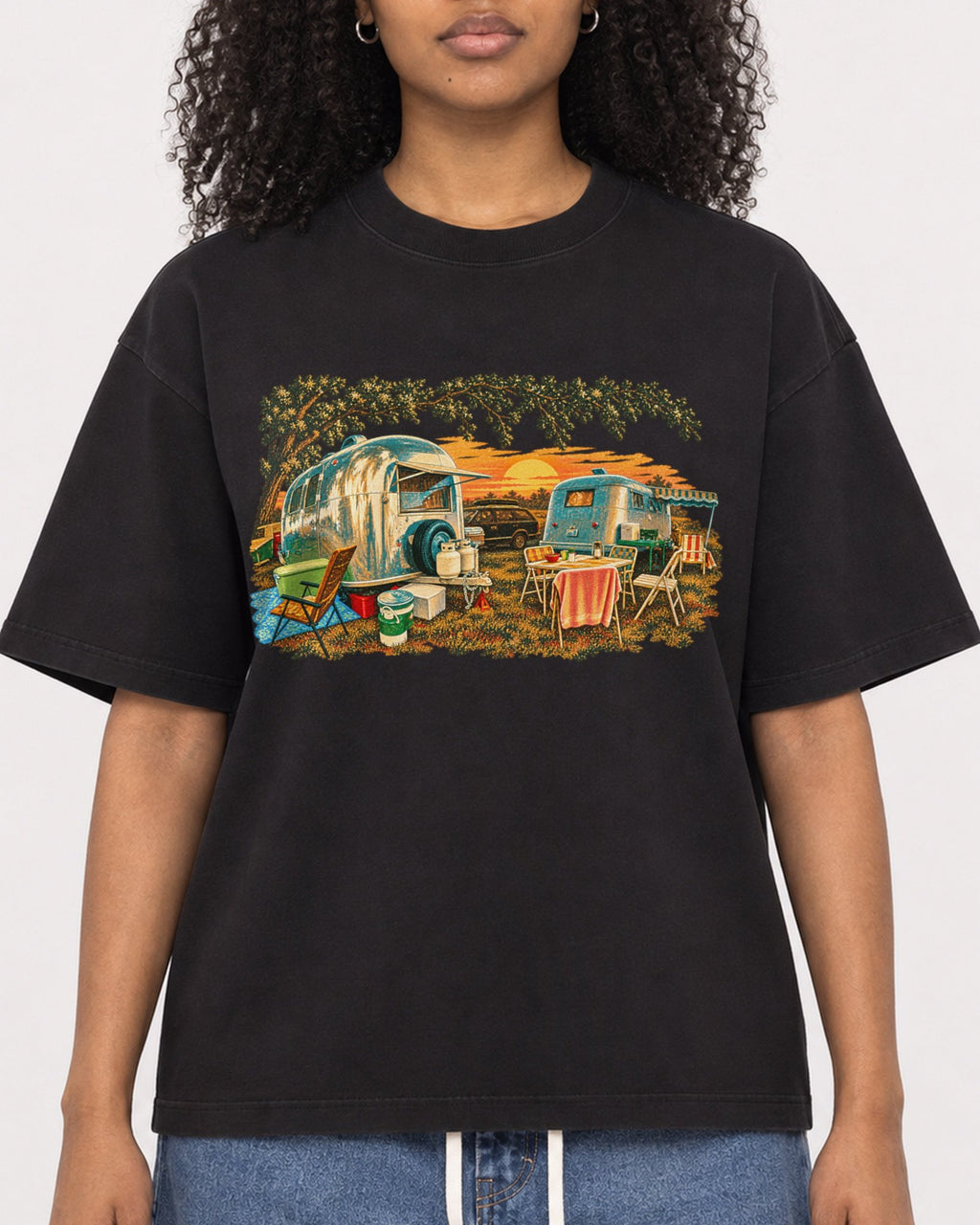 Mockup Boxy Heavyweight Tee Black female close-up 05