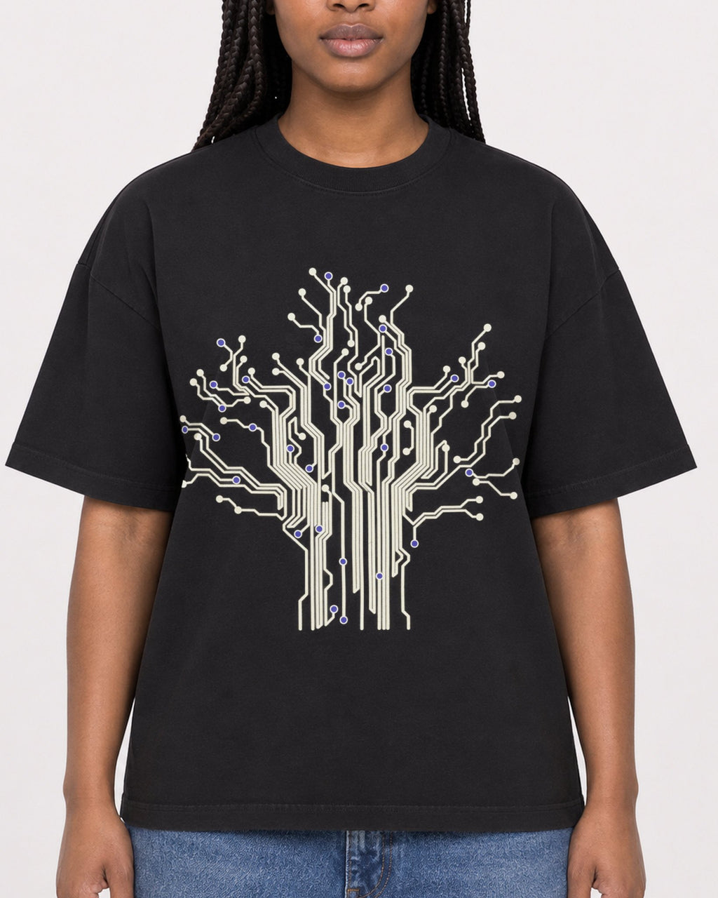 Mockup Boxy Heavyweight Tee Black female close-up 04