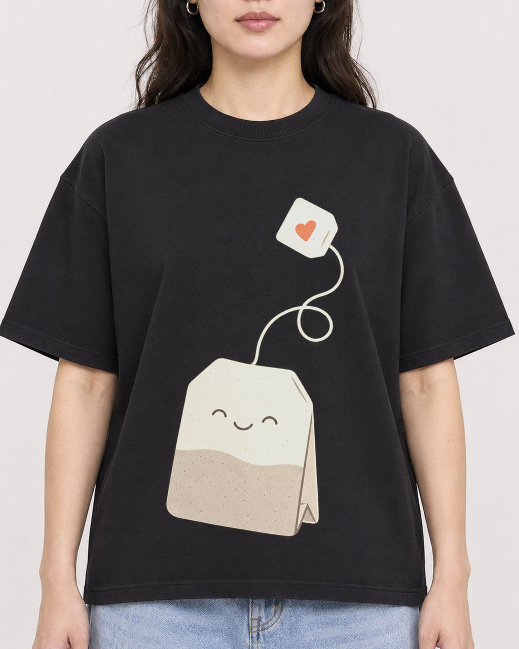 Mockup Boxy Heavyweight Tee Black female close-up 03