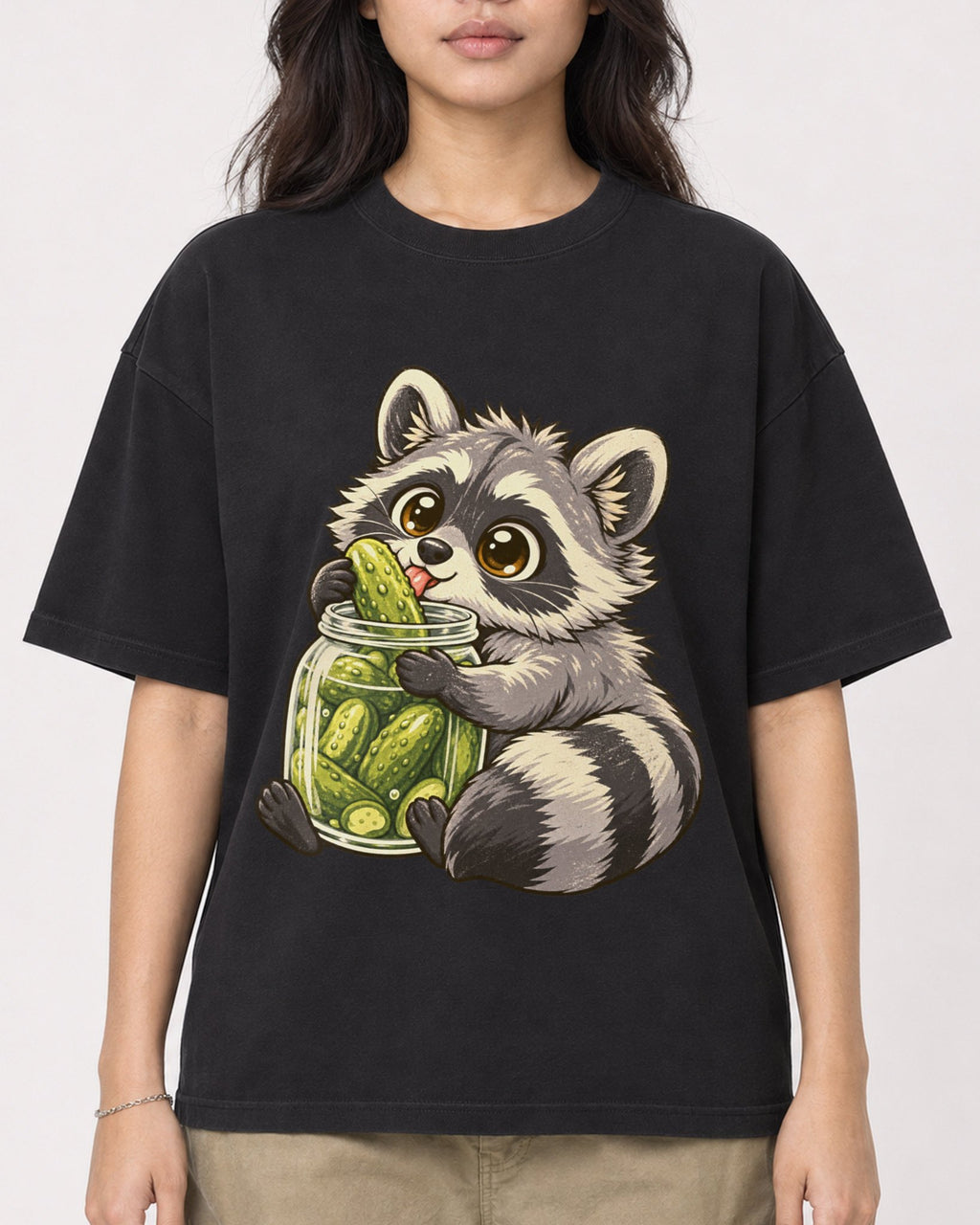 Mockup Boxy Heavyweight Tee Black female close-up 02