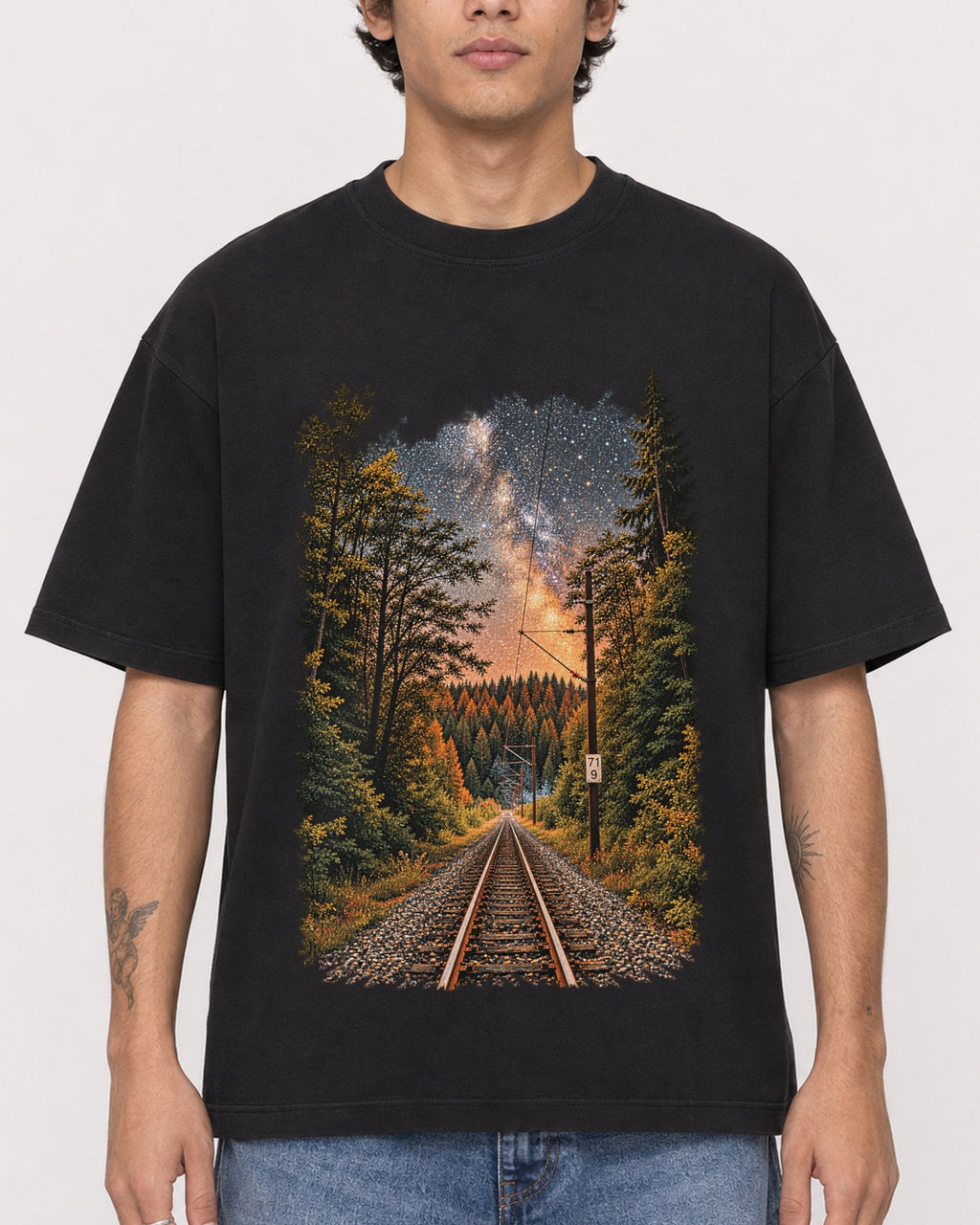 Mockup Boxy Heavyweight Tee Black male close-up 06