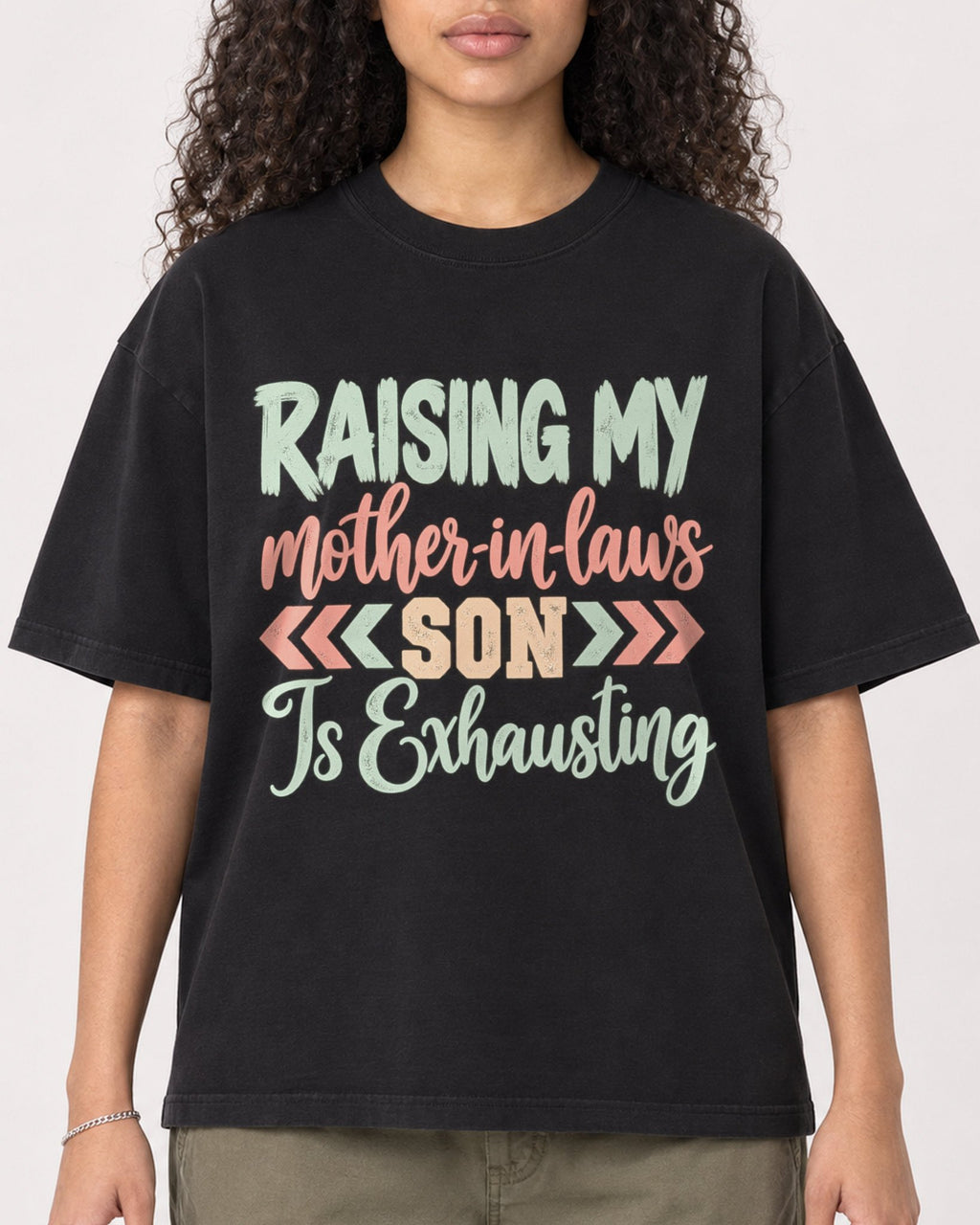 Mockup Boxy Heavyweight Tee Black female close-up 10