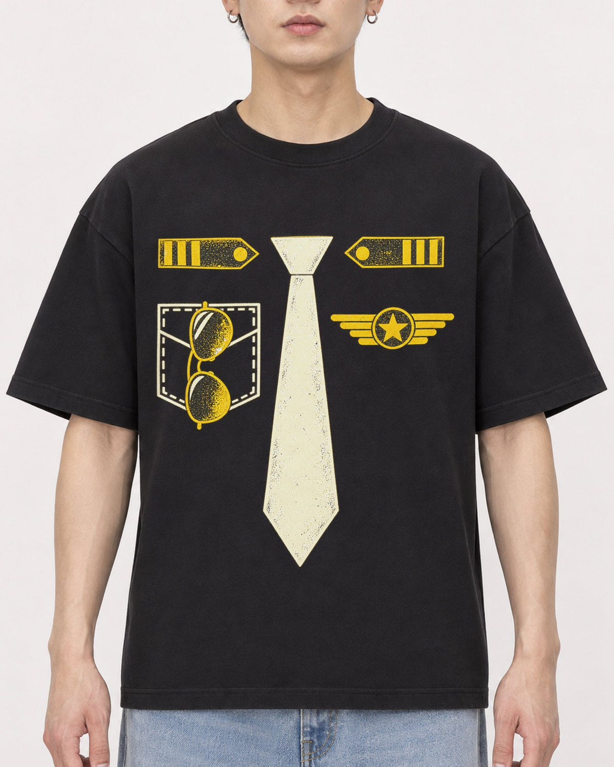Mockup Boxy Heavyweight Tee Black male close-up 01