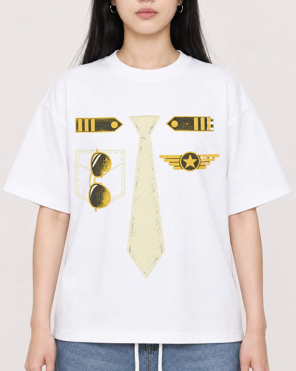 Mockup Boxy Heavyweight Tee White female close-up 01