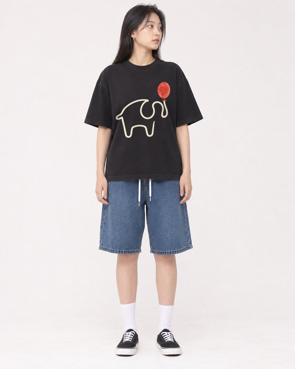 Mockup Boxy Heavyweight Tee Black female full-body 01