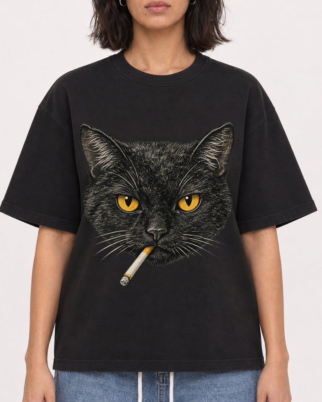 Mockup Boxy Heavyweight Tee Black female close-up 37
