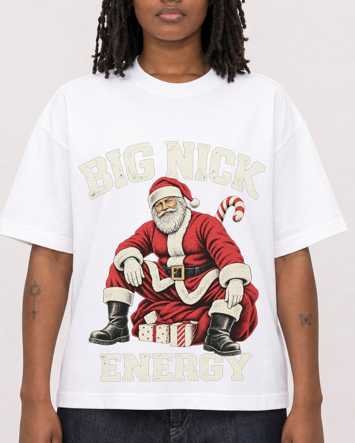 Mockup Boxy Heavyweight Tee White female close-up 24