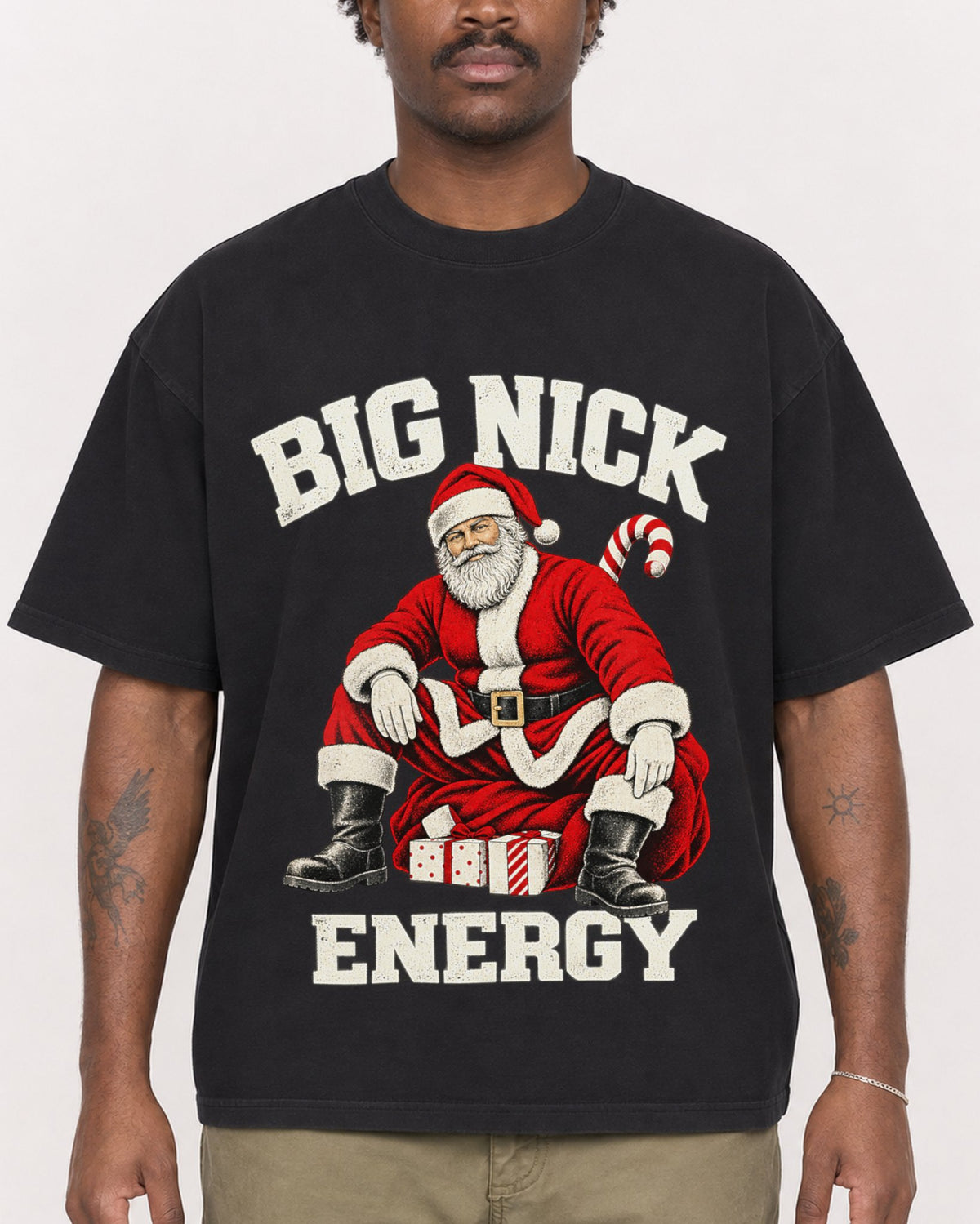 Mockup Boxy Heavyweight Tee Black male close-up 24