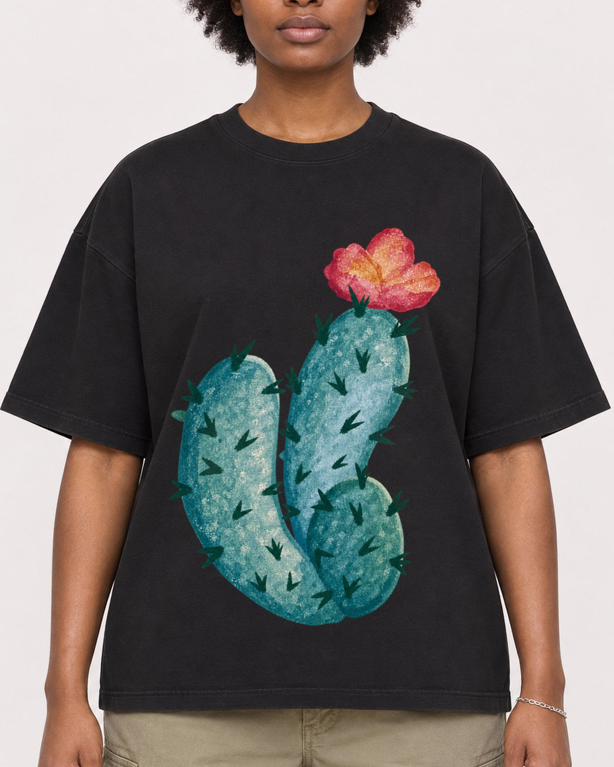 Mockup Boxy Heavyweight Tee Black female close-up 14