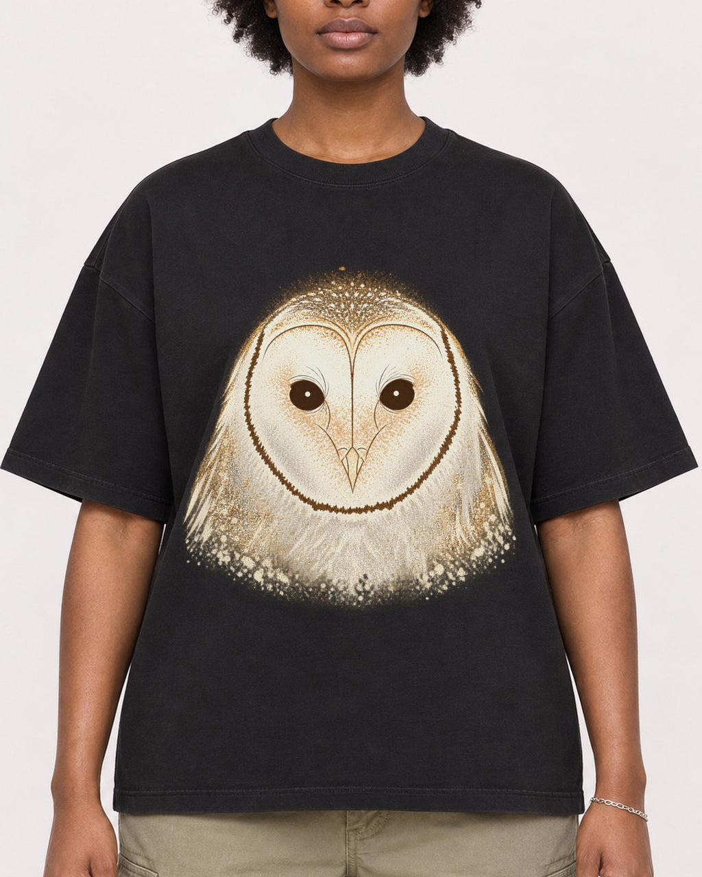 Mockup Boxy Heavyweight Tee Black female close-up 14