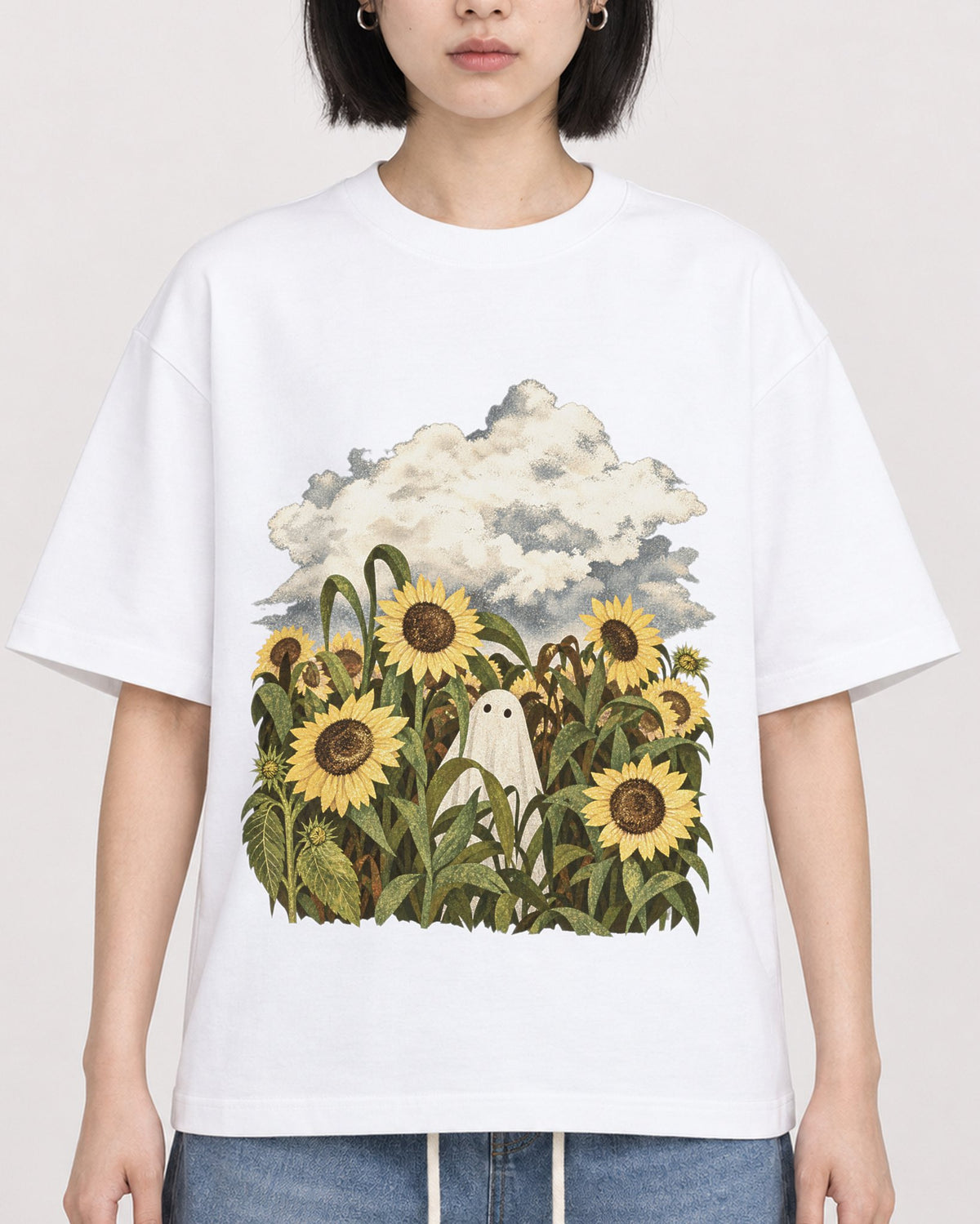 Mockup Boxy Heavyweight Tee White female close-up 11