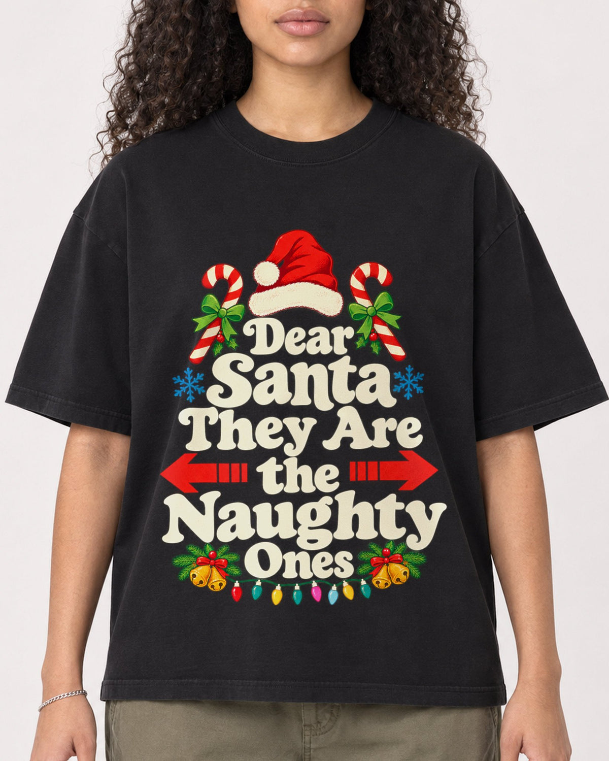 Mockup Boxy Heavyweight Tee Black female close-up 10