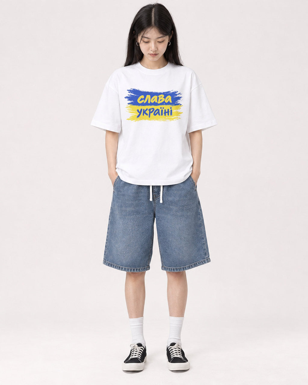 Mockup Boxy Heavyweight Tee White female full-body 01