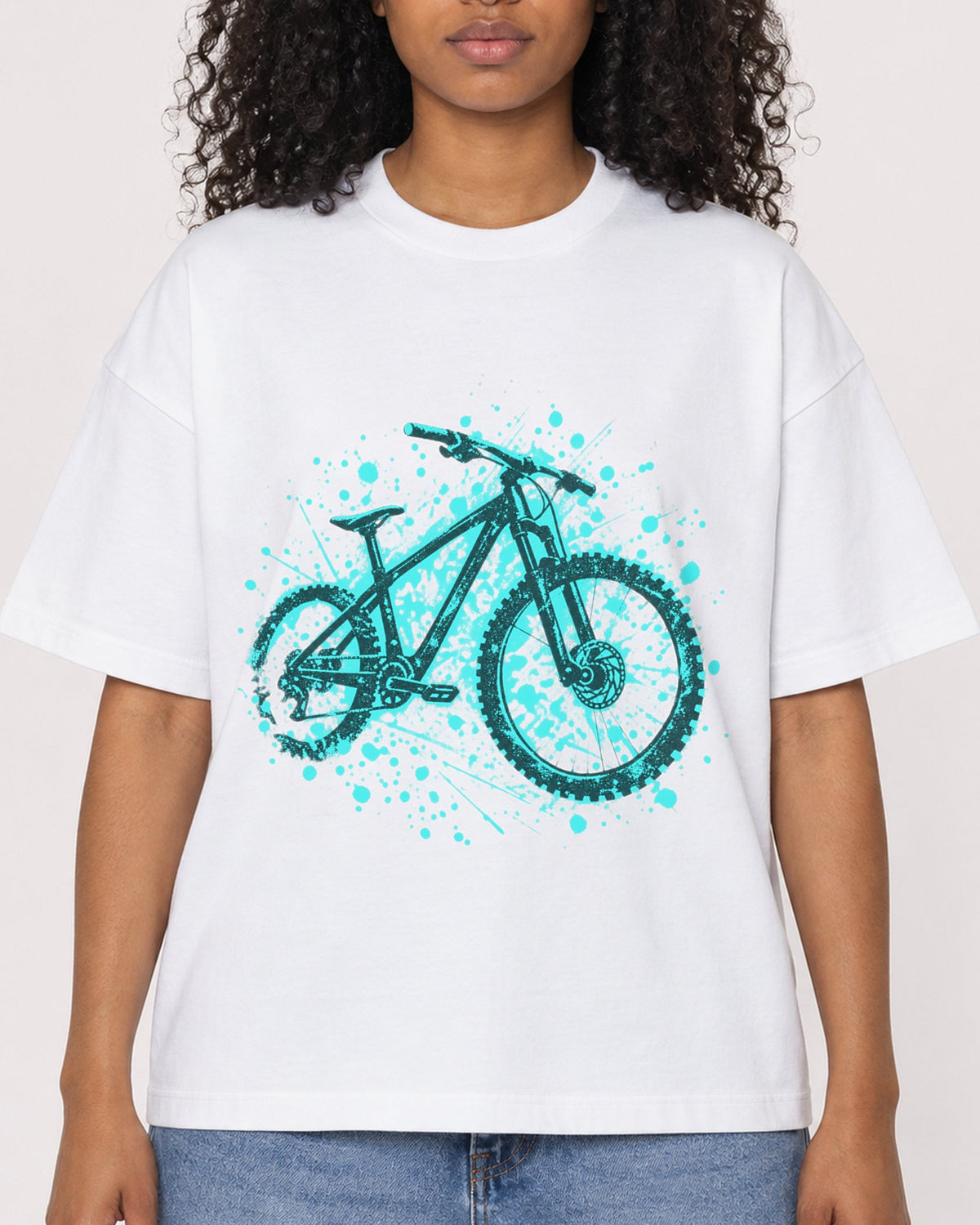 Mockup Boxy Heavyweight Tee White female close-up 05