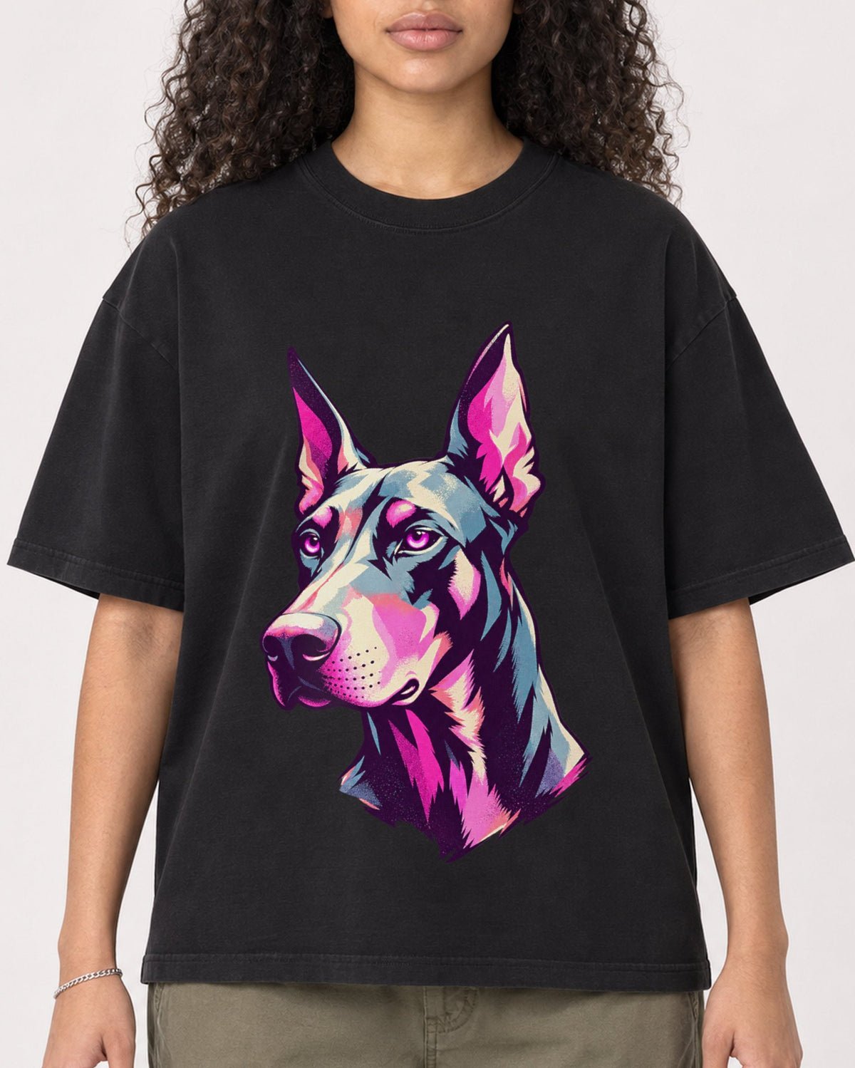 Mockup Boxy Heavyweight Tee Black female close-up 10