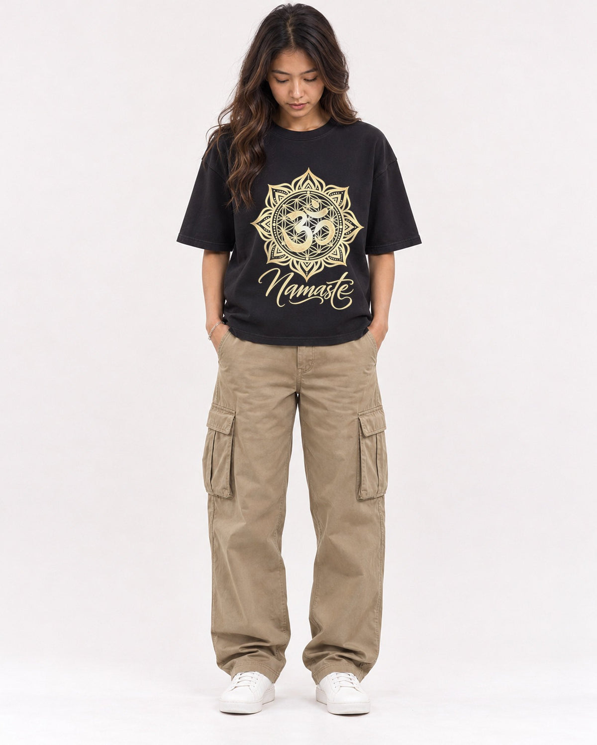 Mockup Boxy Heavyweight Tee Black female full-body 02