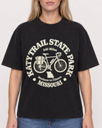 Mockup Boxy Heavyweight Tee Black female close-up 08