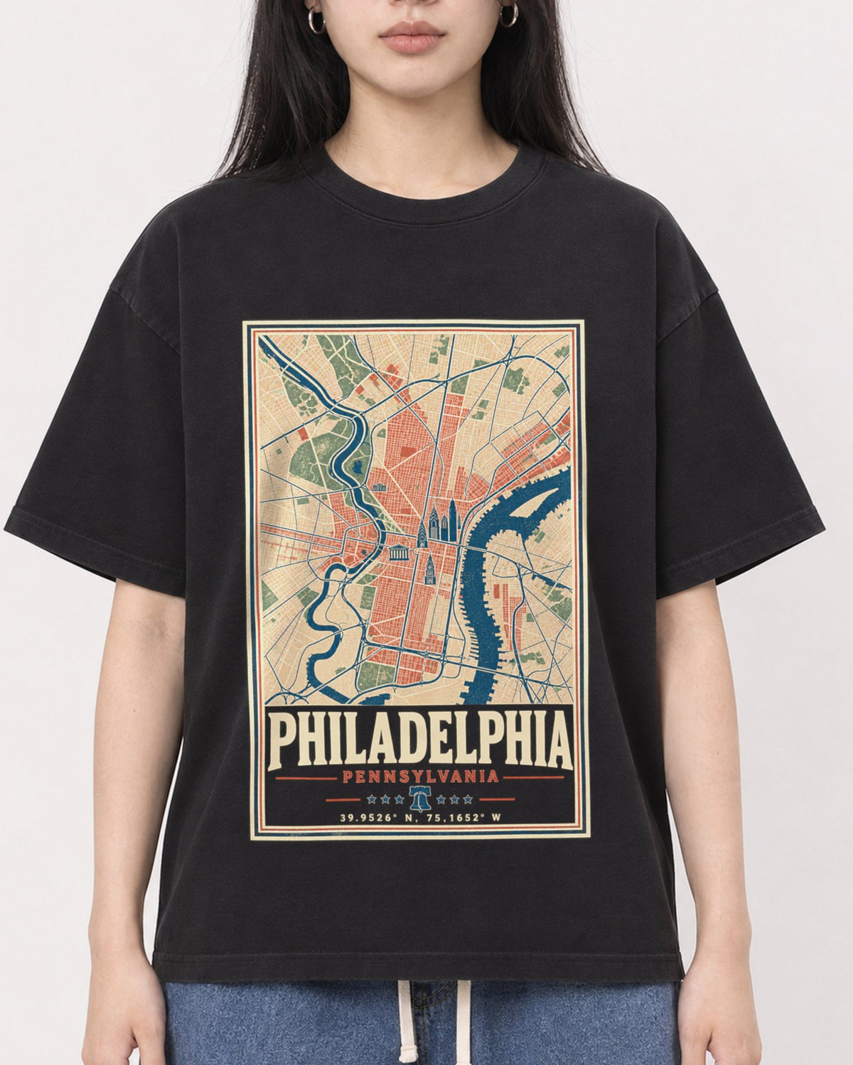 Mockup Boxy Heavyweight Tee Black female close-up 01