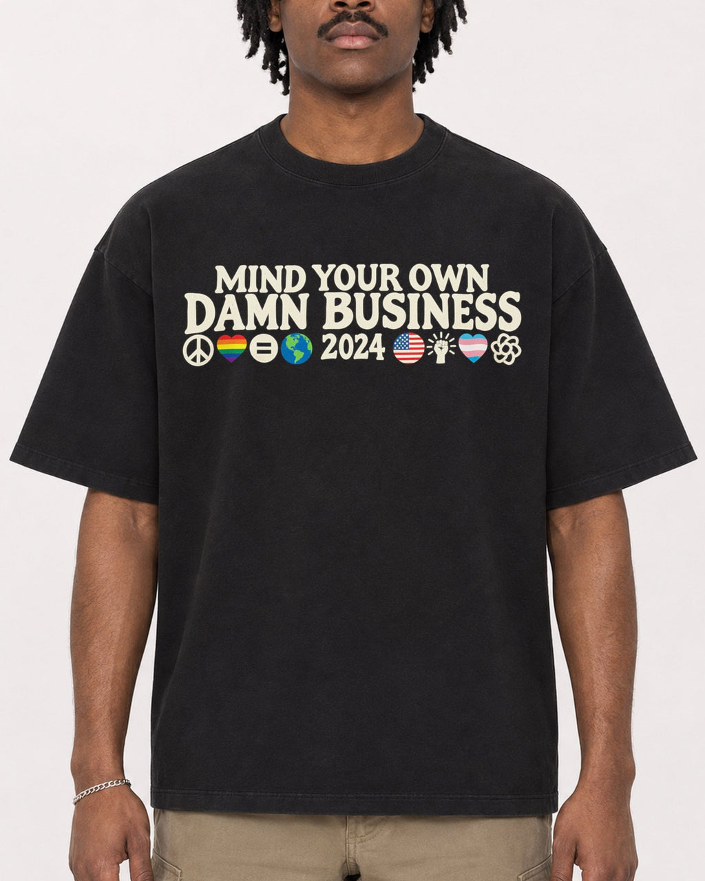 Mockup Boxy Heavyweight Tee Black male close-up 04