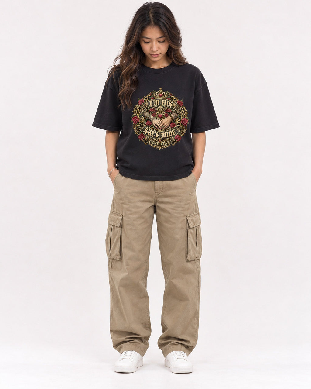Mockup Boxy Heavyweight Tee Black female full-body 02