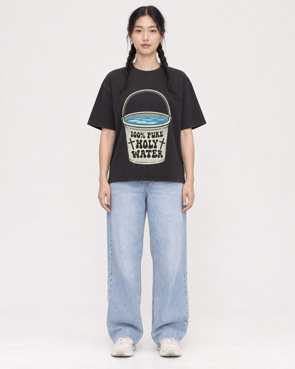 Mockup Boxy Heavyweight Tee Black female full-body 43