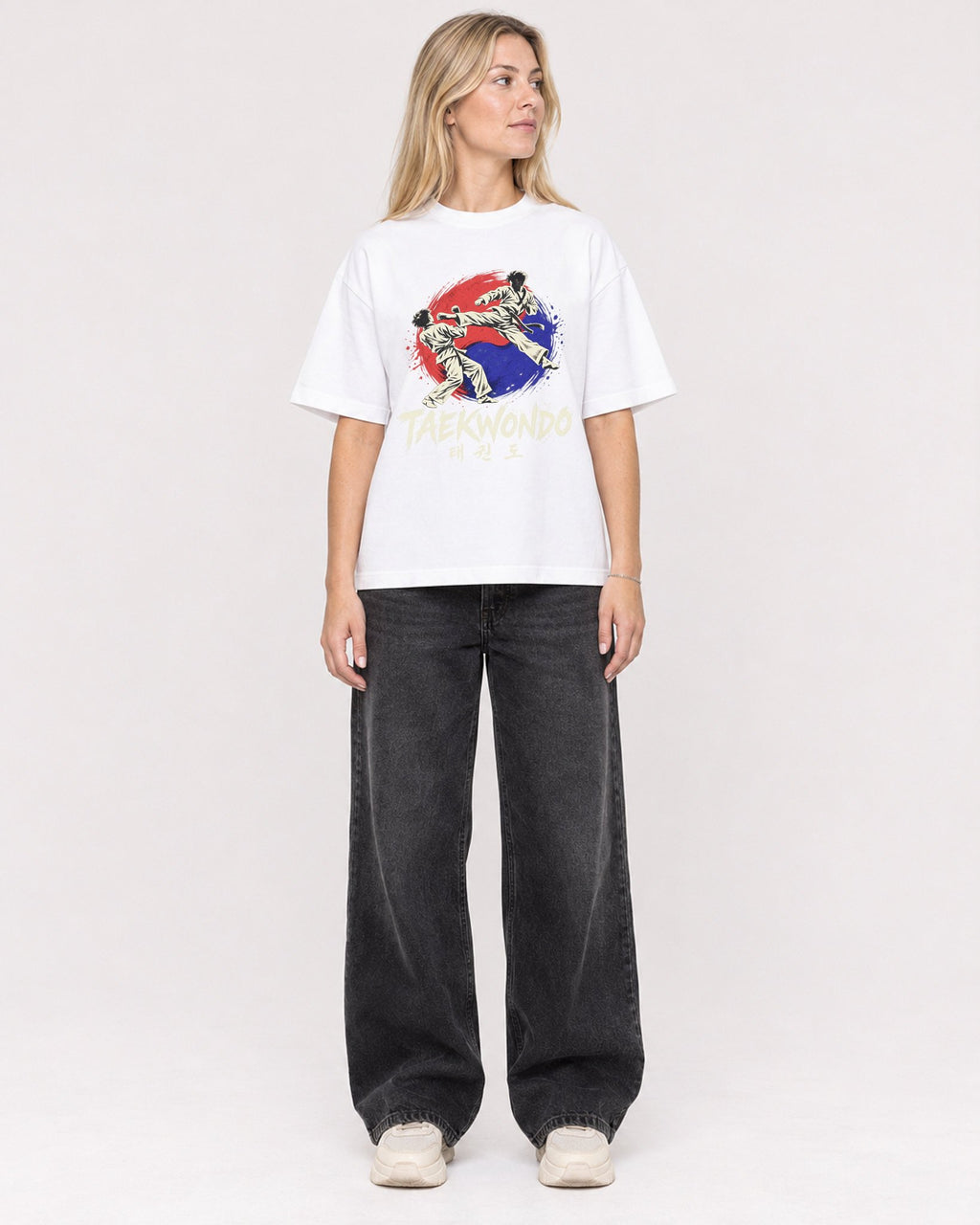 Mockup Boxy Heavyweight Tee White female full-body 08