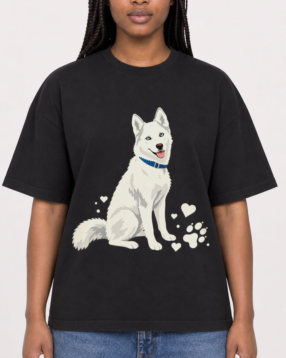 Mockup Boxy Heavyweight Tee Black female close-up 04