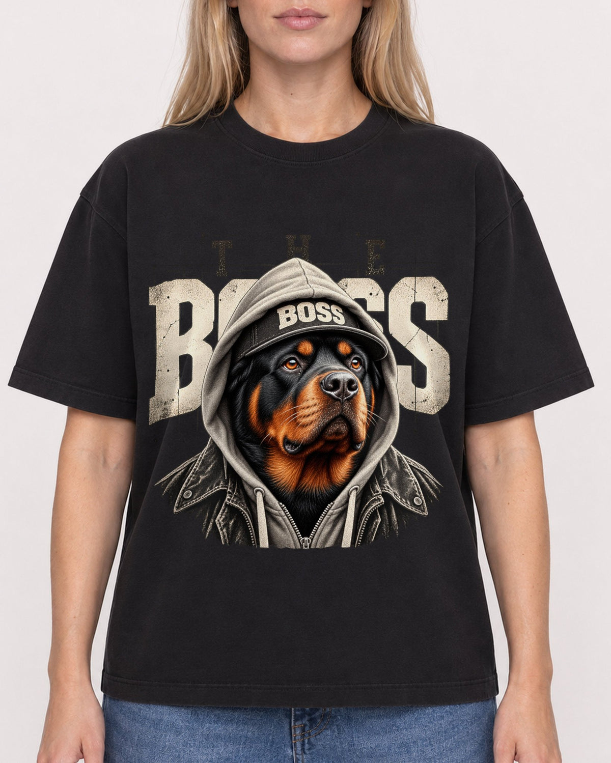 Mockup Boxy Heavyweight Tee Black female close-up 08