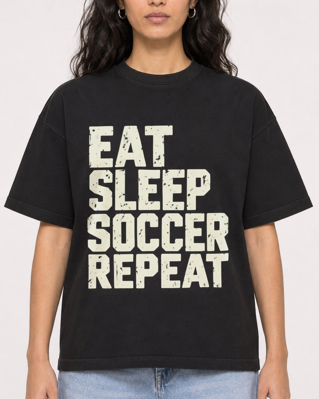 Mockup Boxy Heavyweight Tee Black female close-up 07