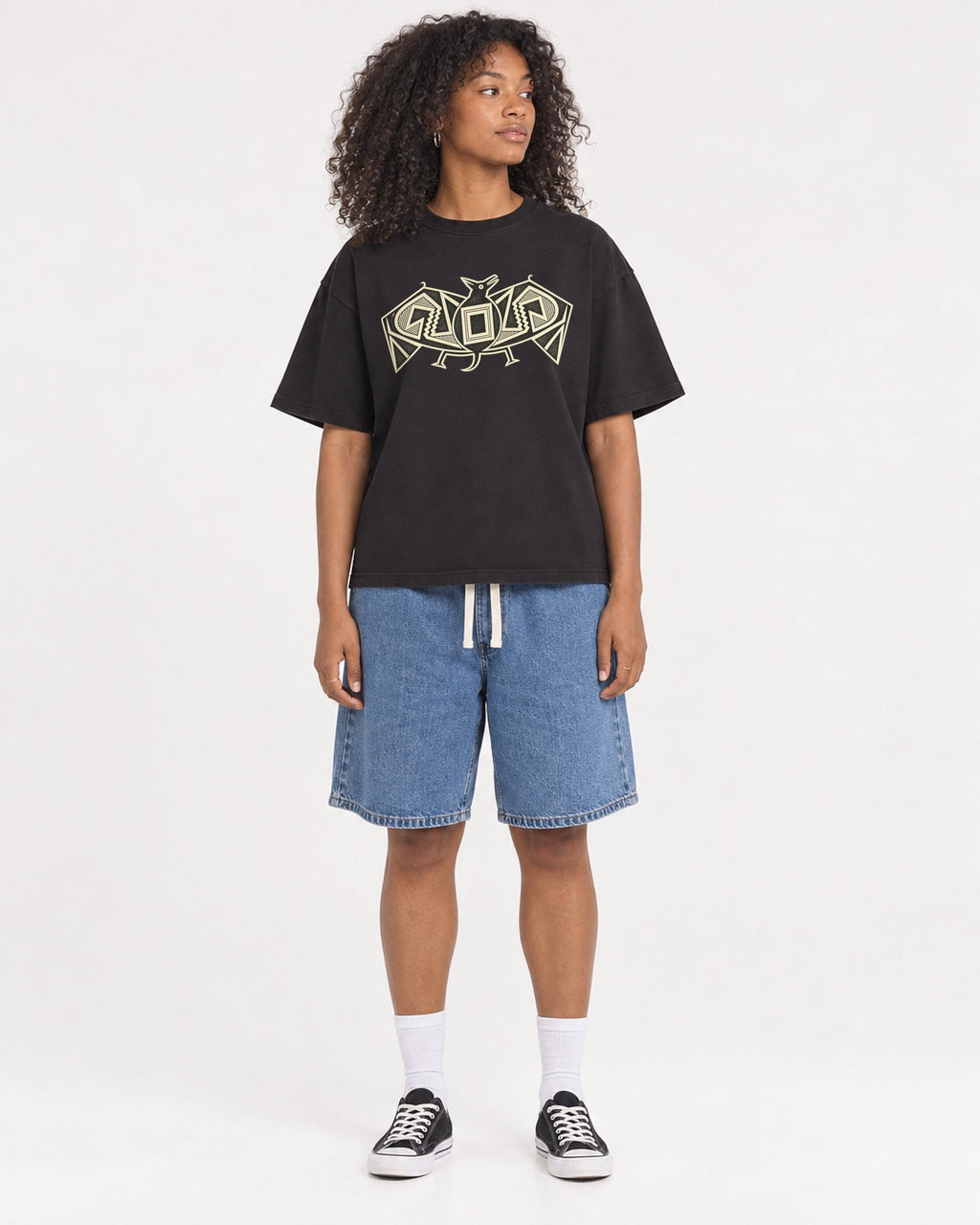Mockup Boxy Heavyweight Tee Black female full-body 05
