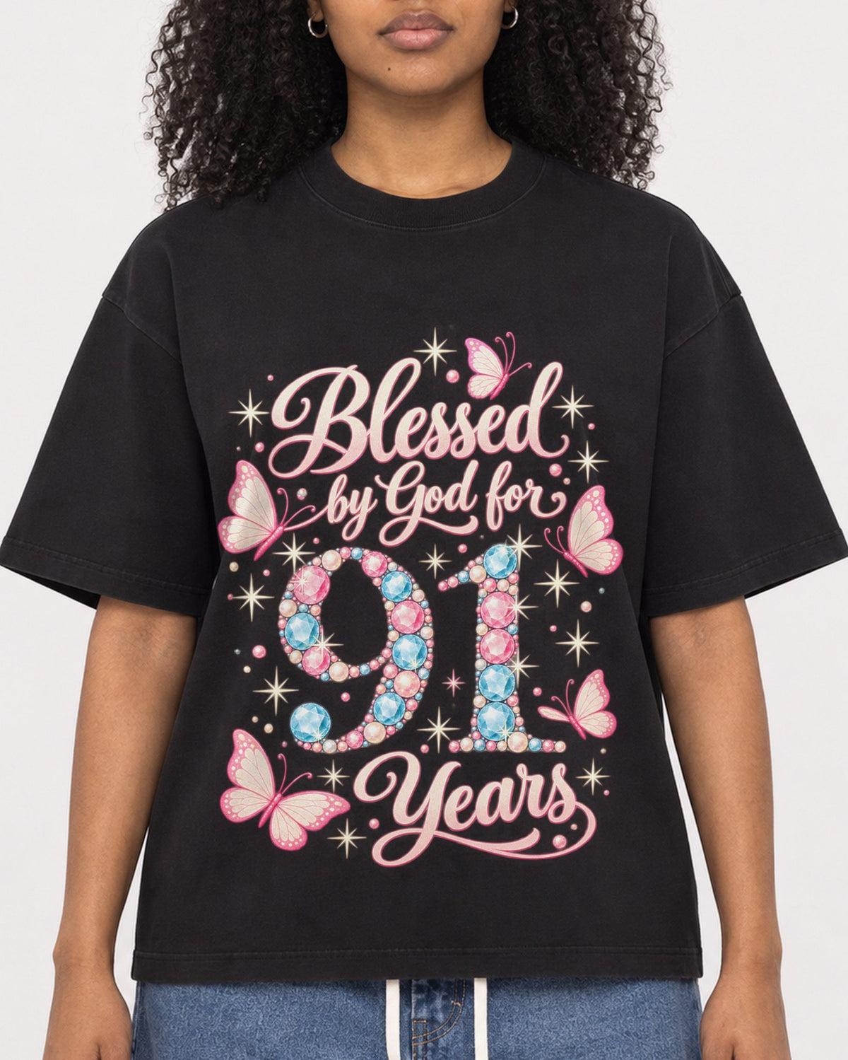 Mockup Boxy Heavyweight Tee Black female close-up 05