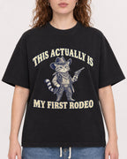 Mockup Boxy Heavyweight Tee Black female close-up 09