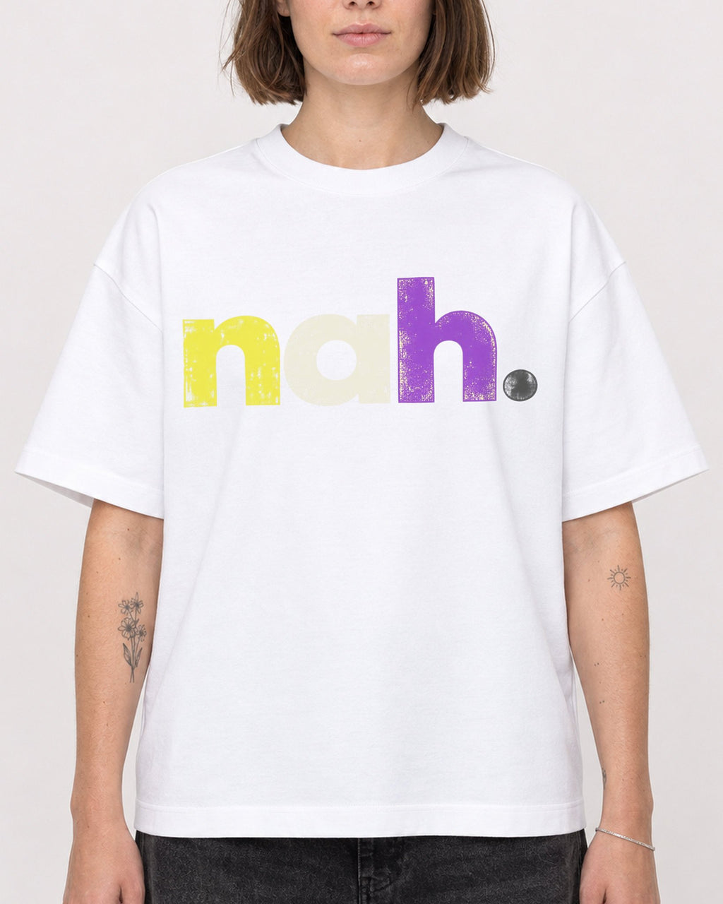 Mockup Boxy Heavyweight Tee White female close-up 18