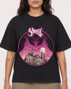 Mockup Boxy Heavyweight Tee Black female close-up 06
