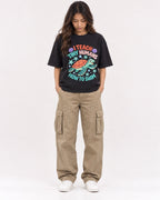 Mockup Boxy Heavyweight Tee Black female full-body 02