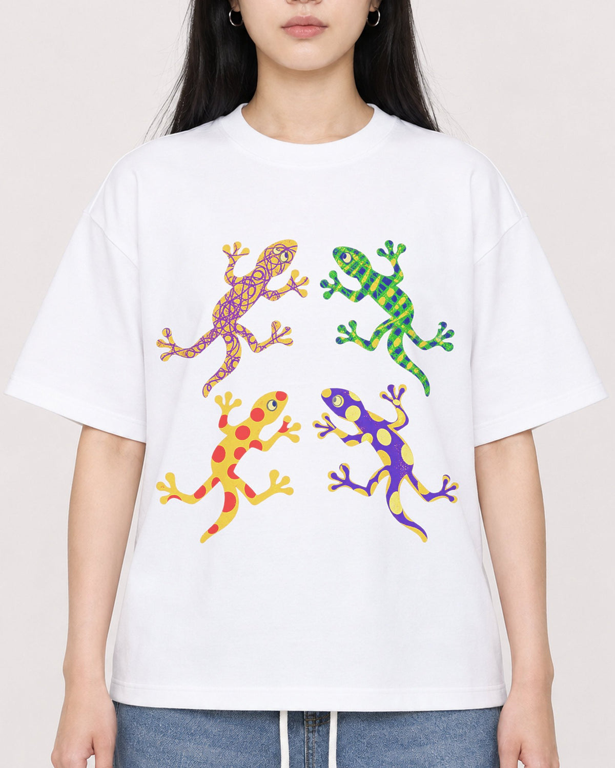 Mockup Boxy Heavyweight Tee White female close-up 01
