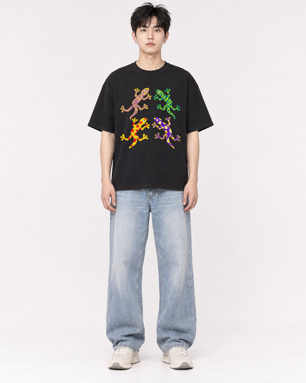 Mockup Boxy Heavyweight Tee Black male full-body 01