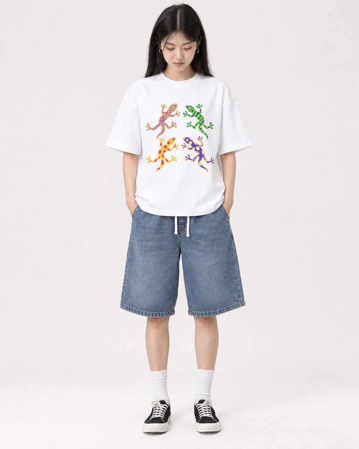 Mockup Boxy Heavyweight Tee White female full-body 01
