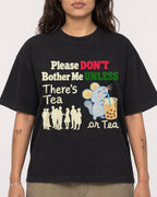 Mockup Boxy Heavyweight Tee Black female close-up 06