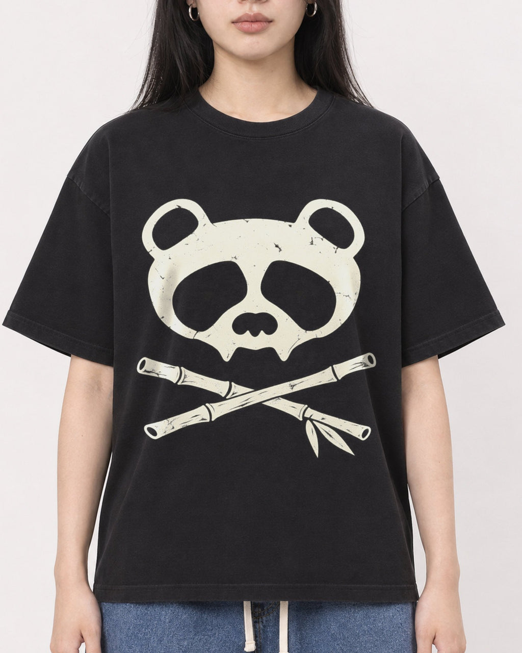 Mockup Boxy Heavyweight Tee Black female close-up 01