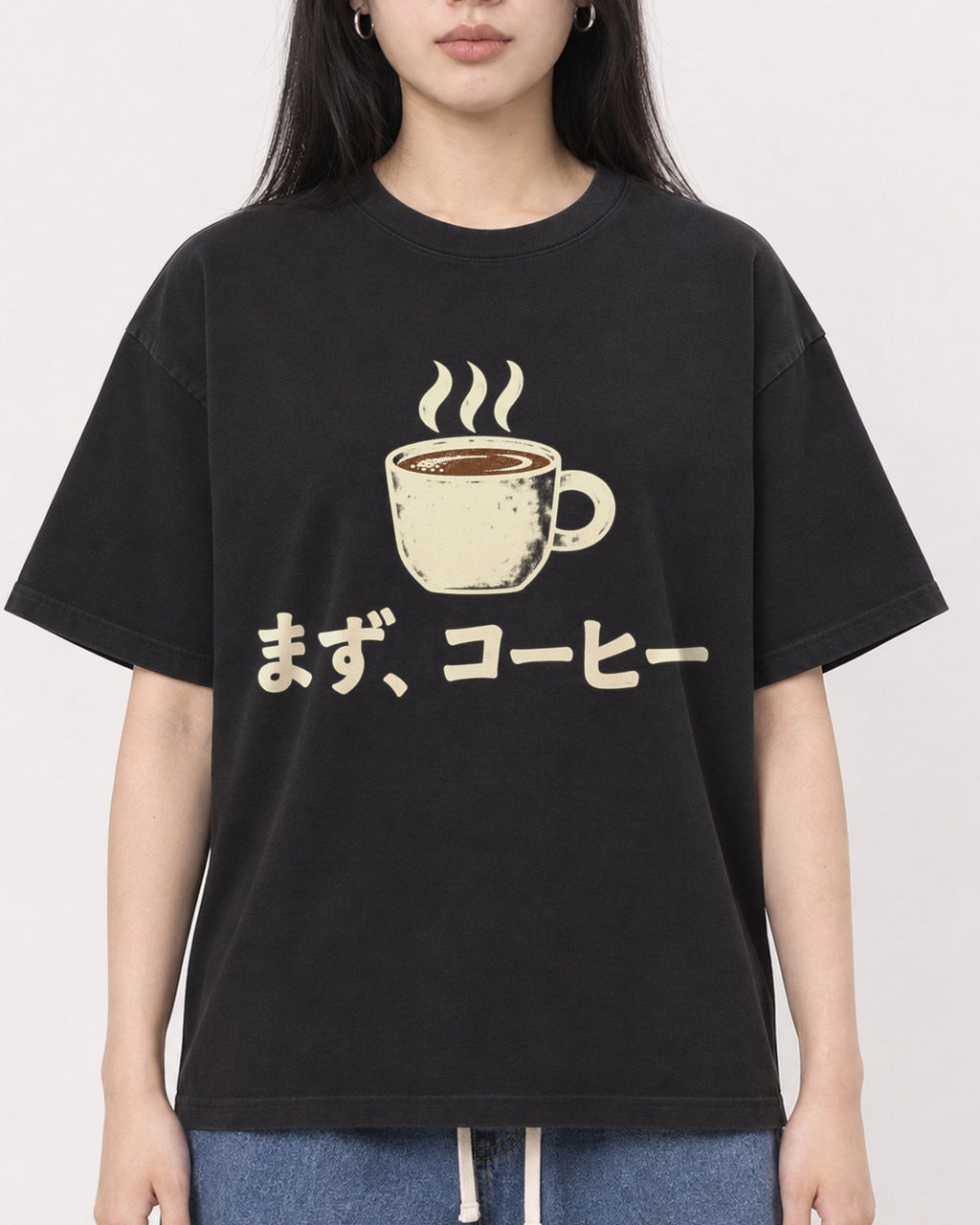 Mockup Boxy Heavyweight Tee Black female close-up 01
