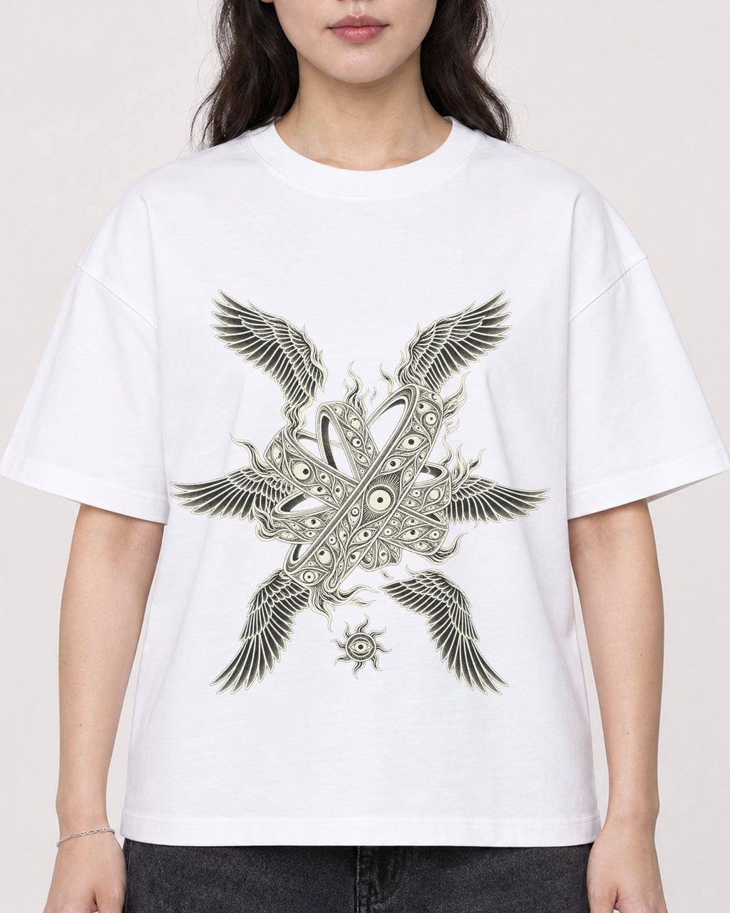 Mockup Boxy Heavyweight Tee White female close-up 03