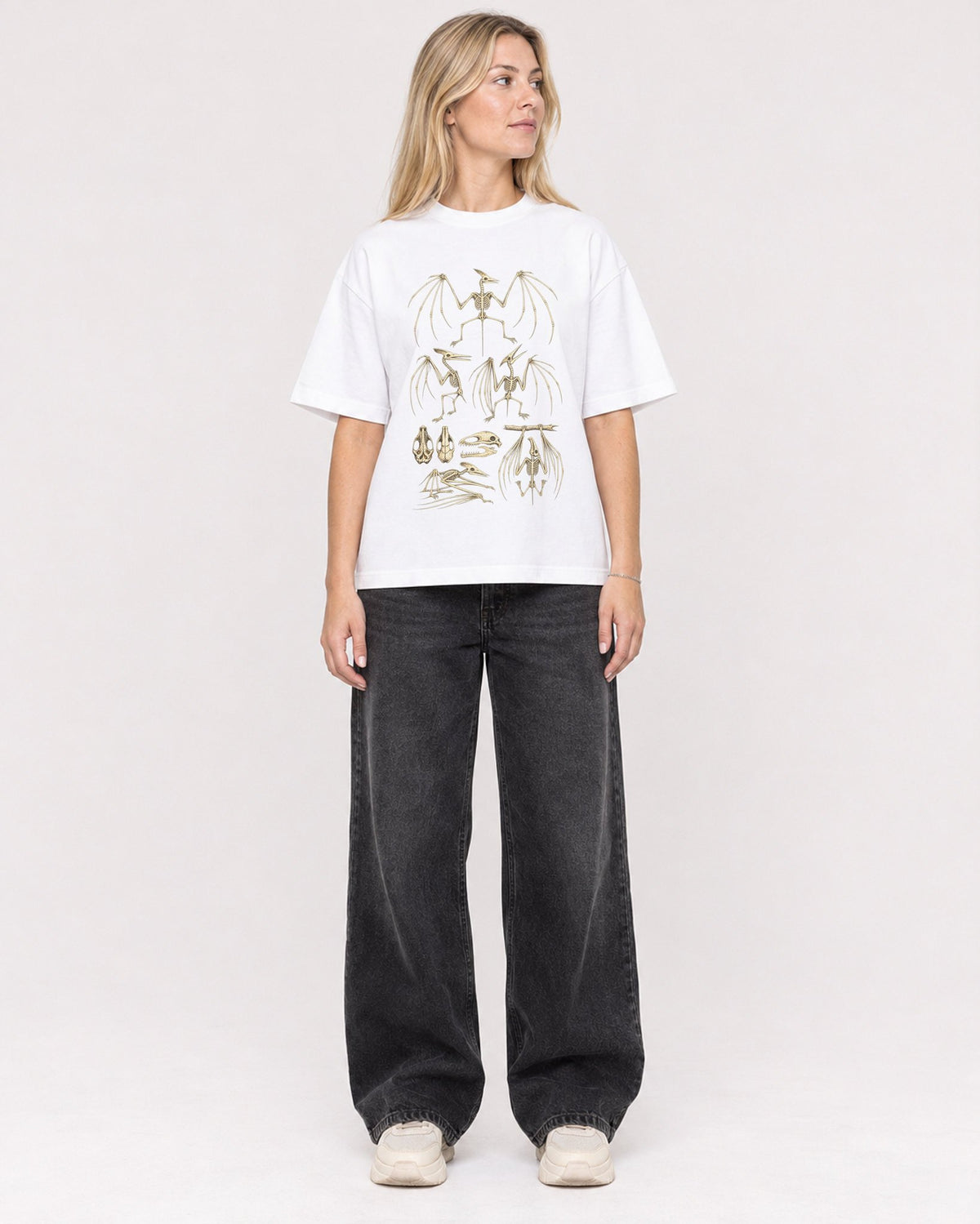 Mockup Boxy Heavyweight Tee White female full-body 08