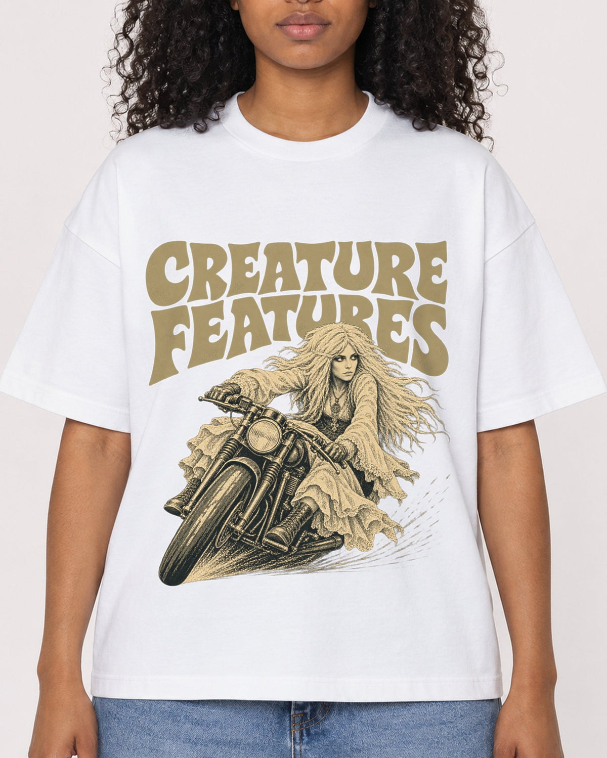 Mockup Boxy Heavyweight Tee White female close-up 05