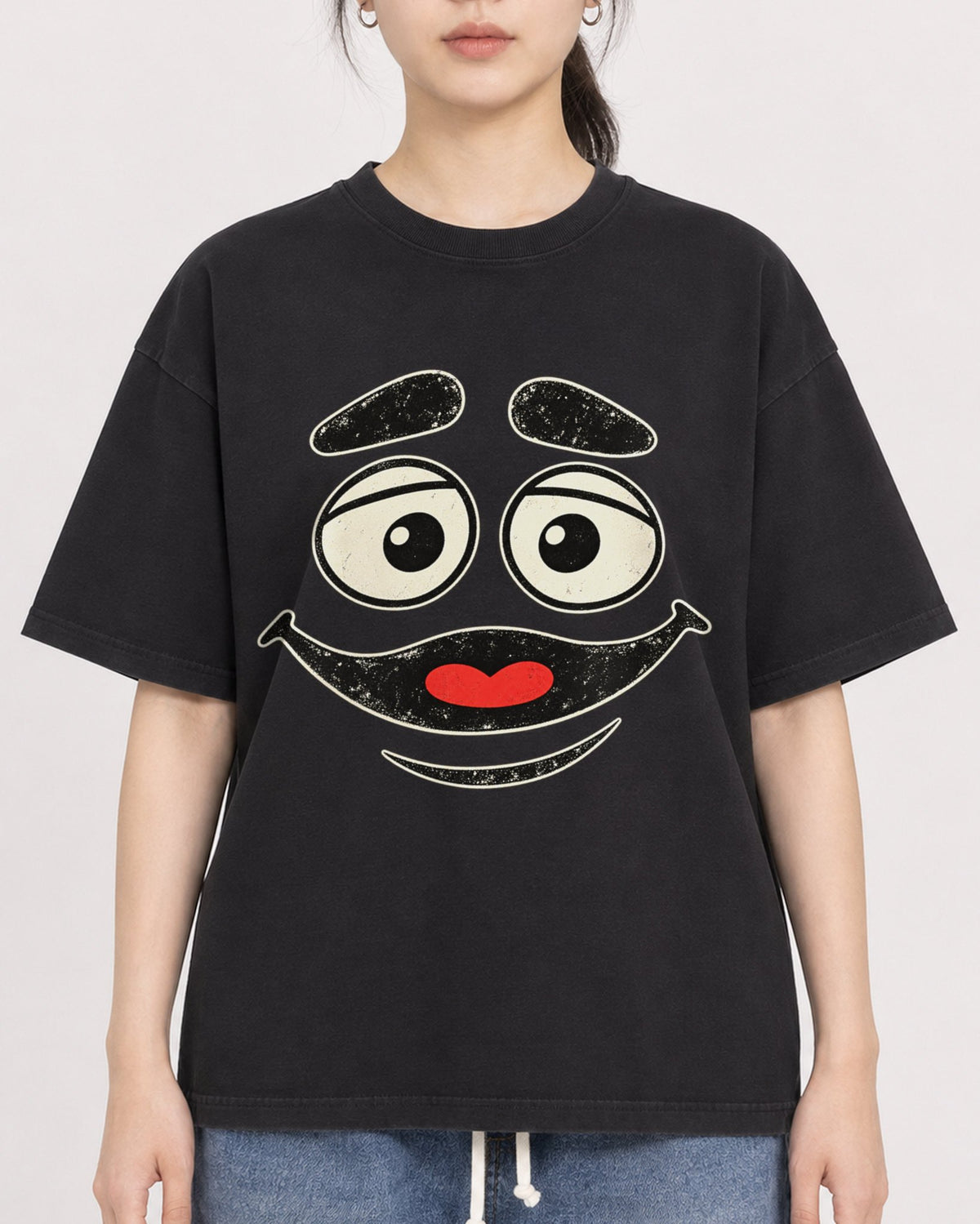 Mockup Boxy Heavyweight Tee Black female close-up 21